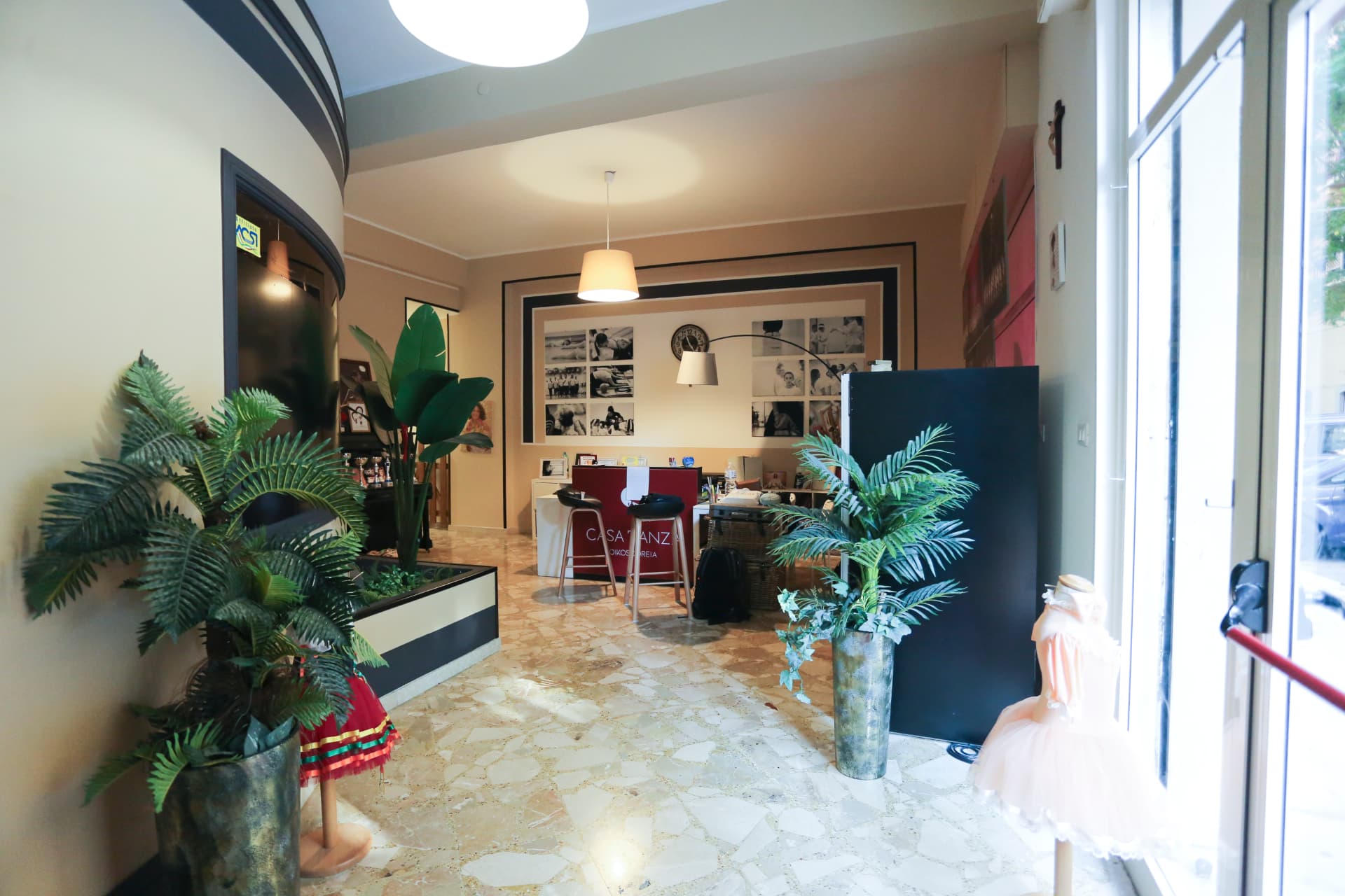 Ingresso e reception di Oikoscoreia a Palermo